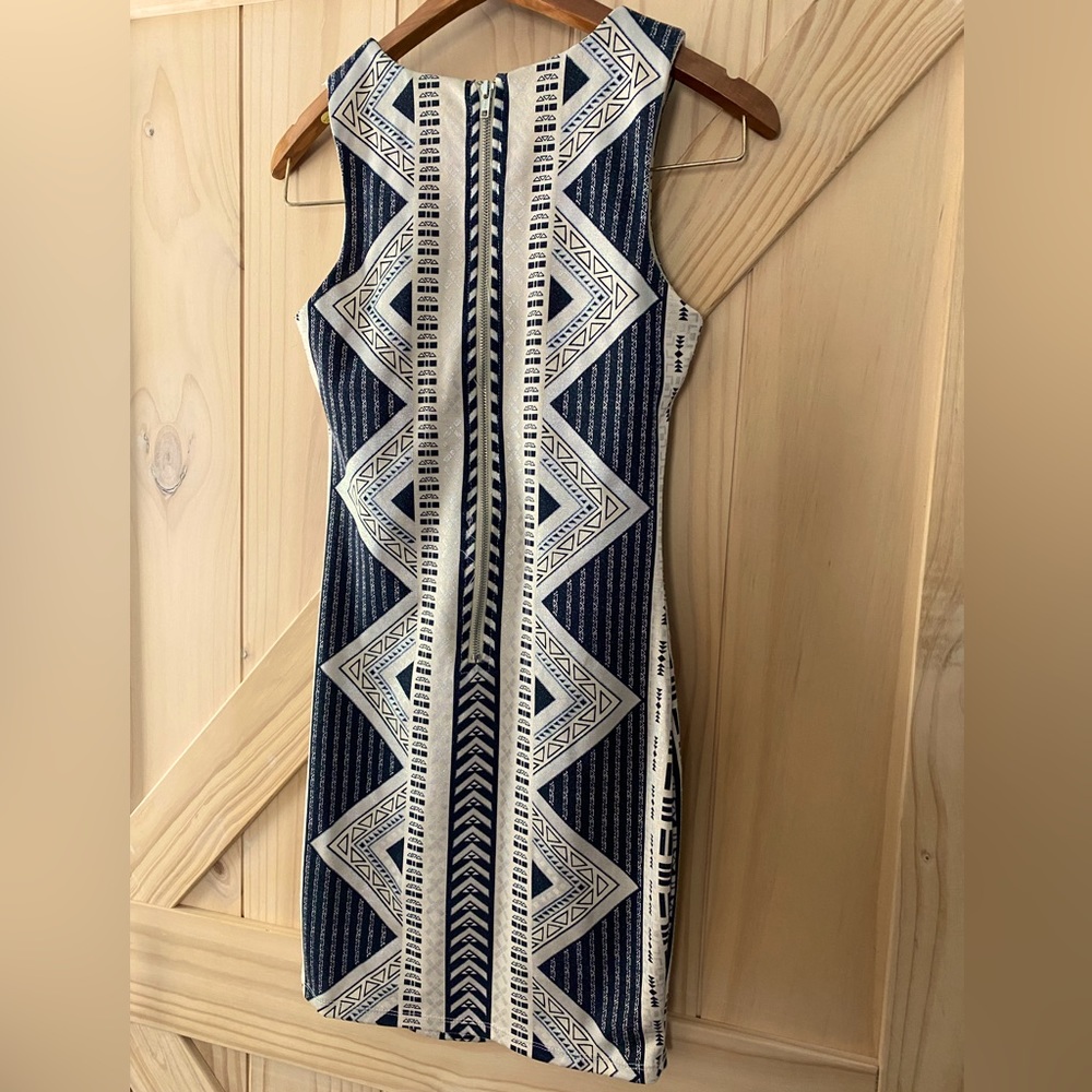 Charlotte Russe curvy sleeveless dress Sz small Tan black cream with silver